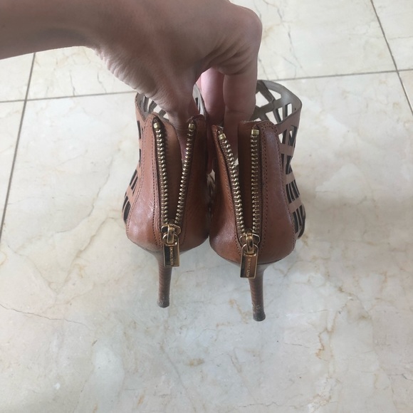 Michael Kors 36.5 Leather Heels Gorgeous Color - Picture 3 of 6